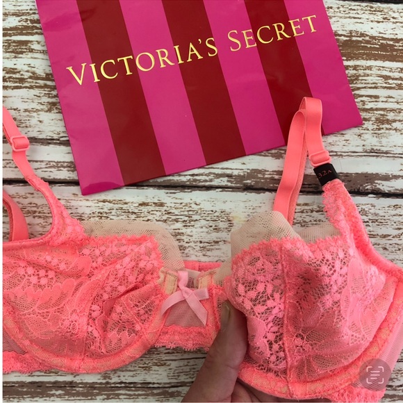 New Victoria’s Secret Lace Bra Size 32A - Unlined Demi - Picture 3 of 6